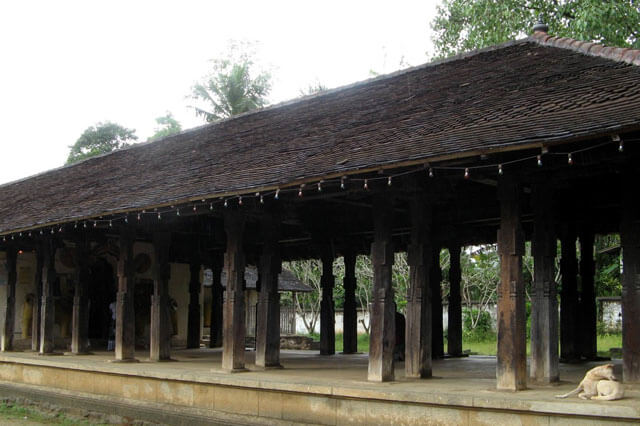 The Golden Crown - Embekke Temple
